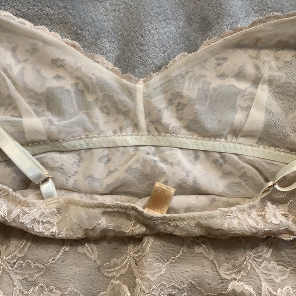 🌻4/$20 Banana Republic Sheer Lace Top - Picture 7 of 11